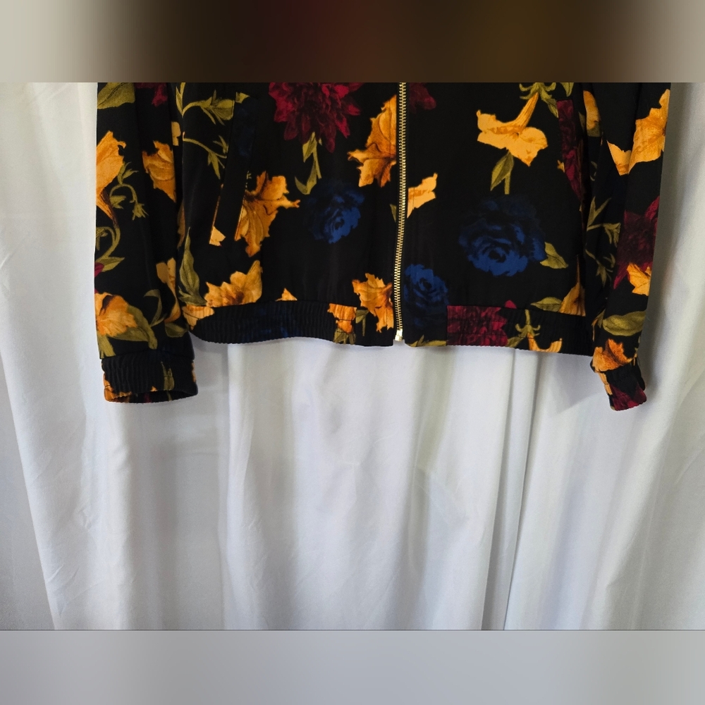 Susan Graver NWOT Black Floral Print Lightweight Spring Jacket Size M - Picture 4 of 9